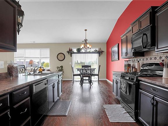 3rd image of 637 Albermarle Dr