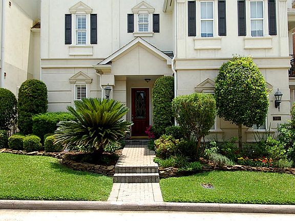 The landscaping here, and throughout this community is outstanding.