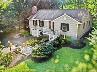 1073 Stillson Rd, Fairfield, CT 06824