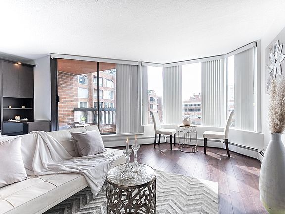3rd image of 950 Drake St #613