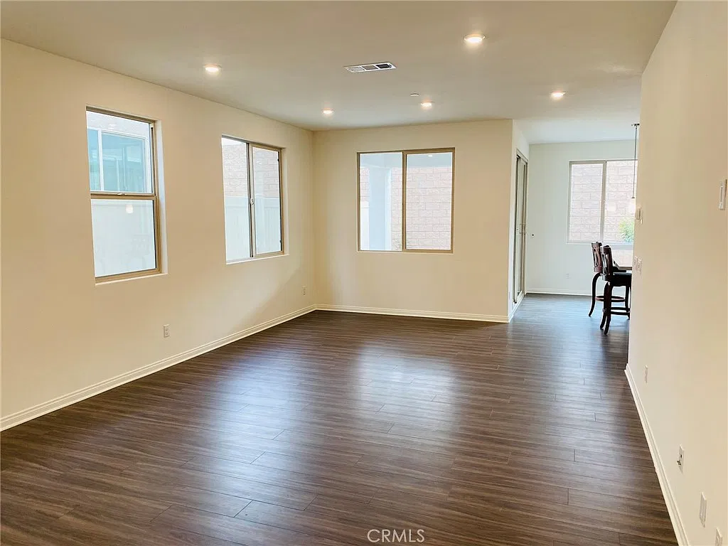 3 bed, 2.5 bath, 1796 sqft, $3,200 — Photo 3
