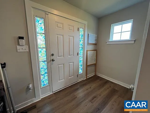 4 bed, 2.5 bath, 1861 sqft, $2,800 — Photo 2
