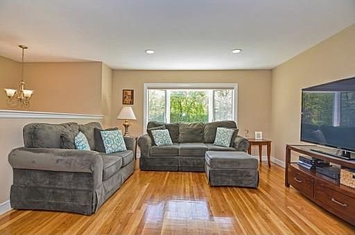 5th image of 28 Childs Ln