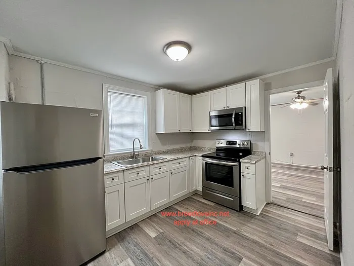 1710 Freeman St SE #A — Photo 2