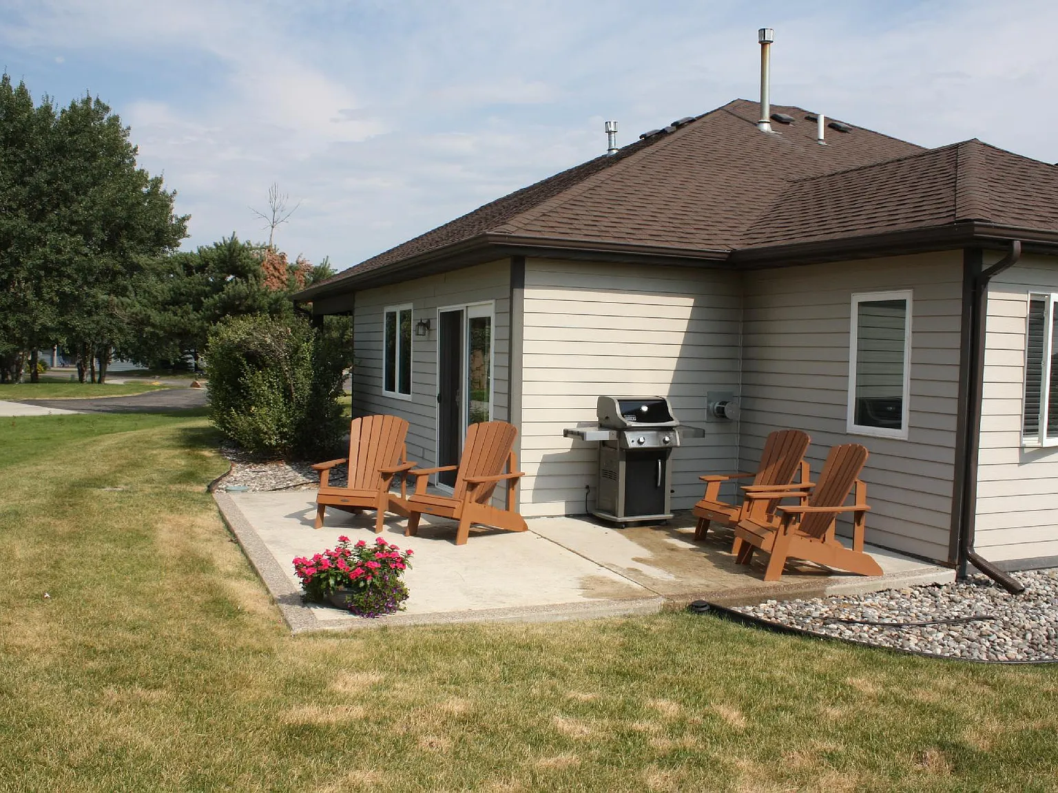 2 bed, 926 sqft, $3,000 — Photo 2