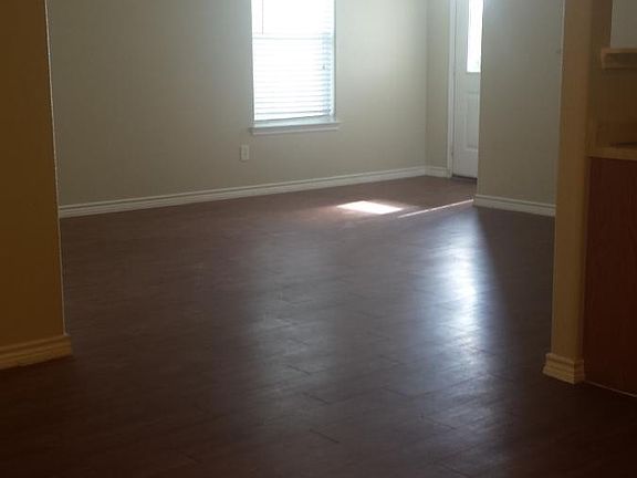 2nd image of 633A Pleasanton Ave