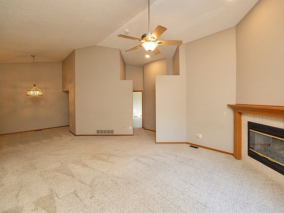 4th image of 212 S 52nd St