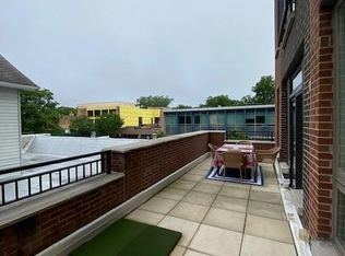 1719 Central St #207, Evanston, IL 60201