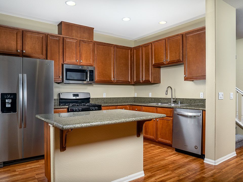 Jackson Pointe 111 Kitchen