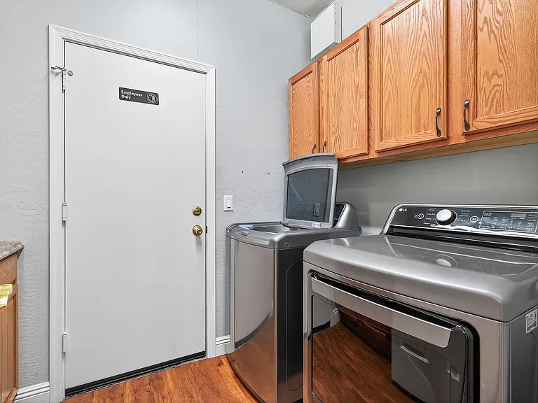 2433 W Ellis St — Photo 23