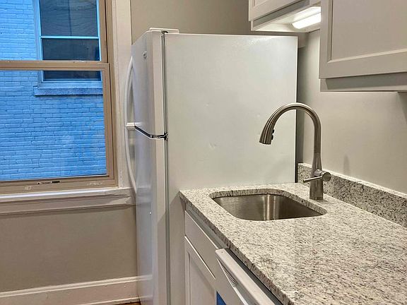 4th image of 3404 Whitfield Ave #3409-82