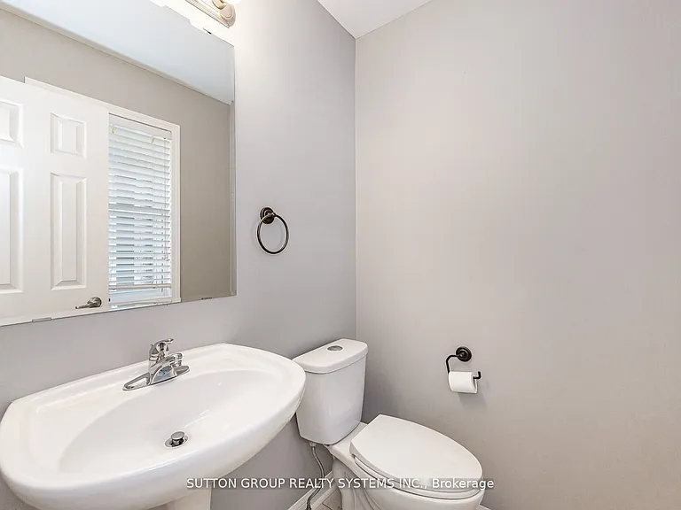 1152 Riddell Cres — Photo 14