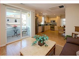 5th image of 1066 41st Ave Unit C204