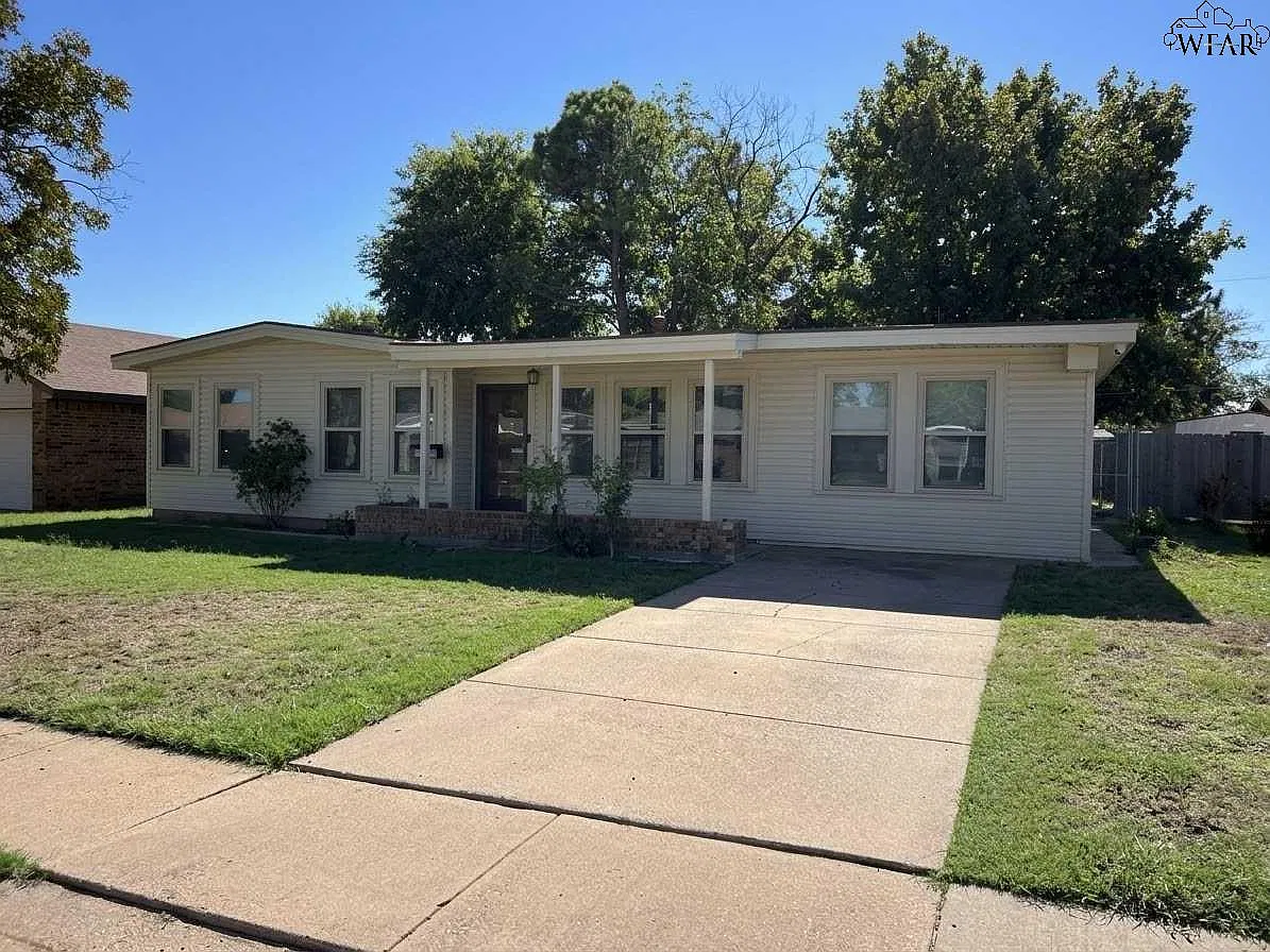 3 bed, 1.0 bath, 1144 sqft, $1,400 — Photo 1
