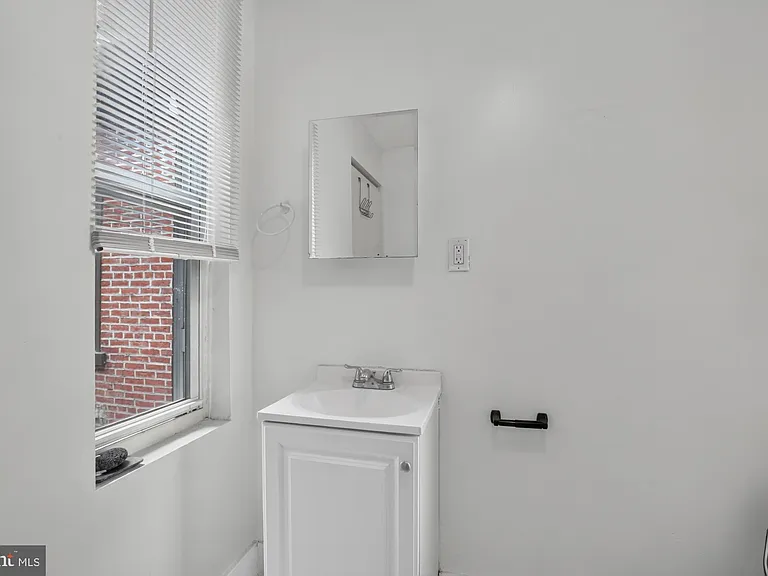 129 W Susquehanna Ave #2F — Photo 7