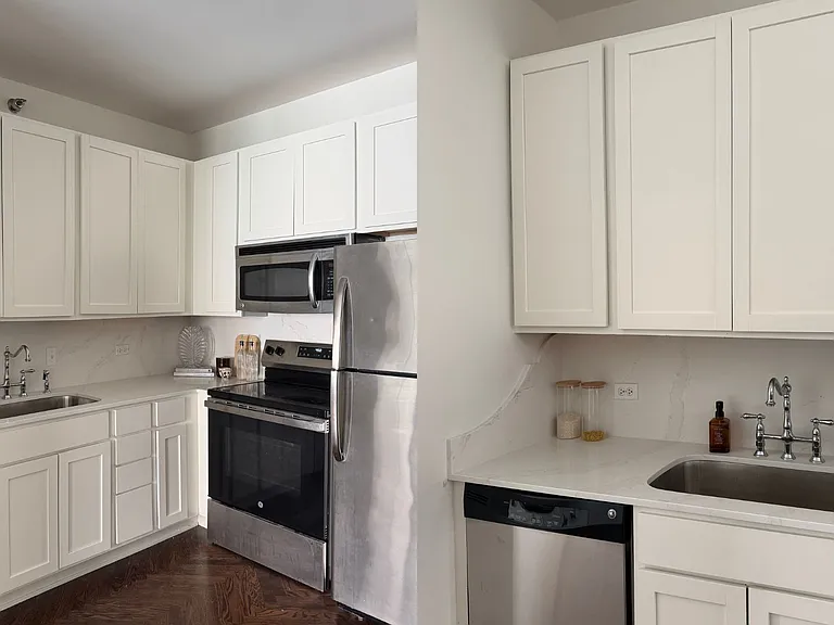 1 E 8th St #1019 — Photo 8