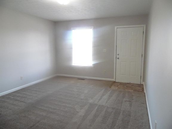 4th image of 204 Poplar Cir #B