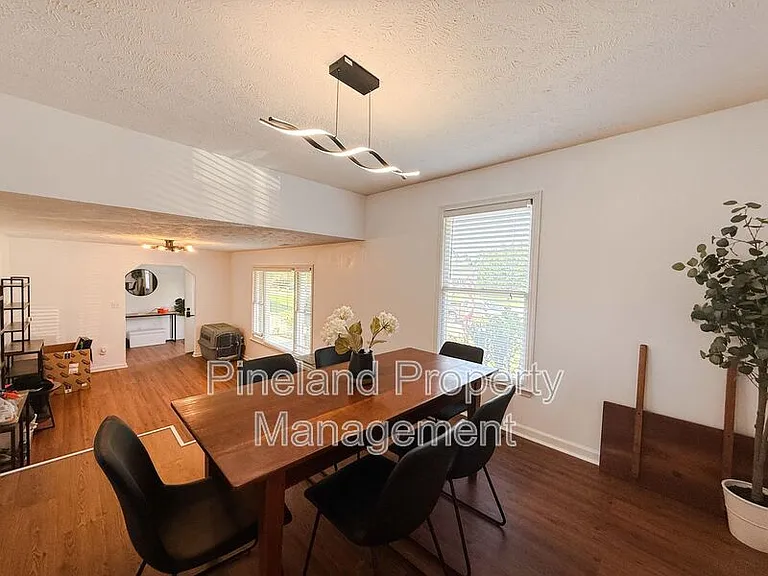 815 Zapata Ln — Photo 14