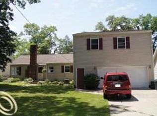 2041 Miles Rd, Lapeer, MI 48446