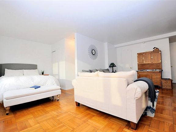 4th image of 155 E 34th St APT 19N