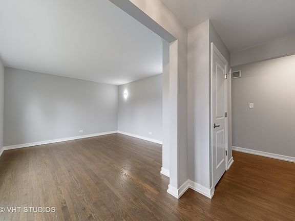 2nd image of 1947 E Elmwood Cir