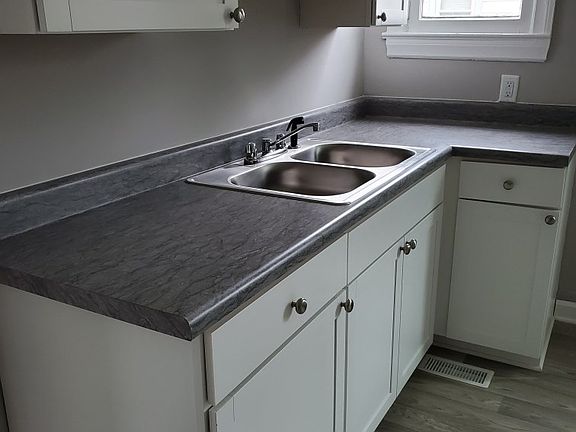 4th image of 215 Taylor St