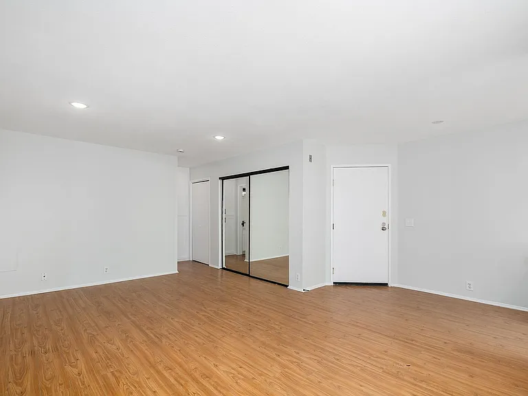132 Clark Dr — Photo 21