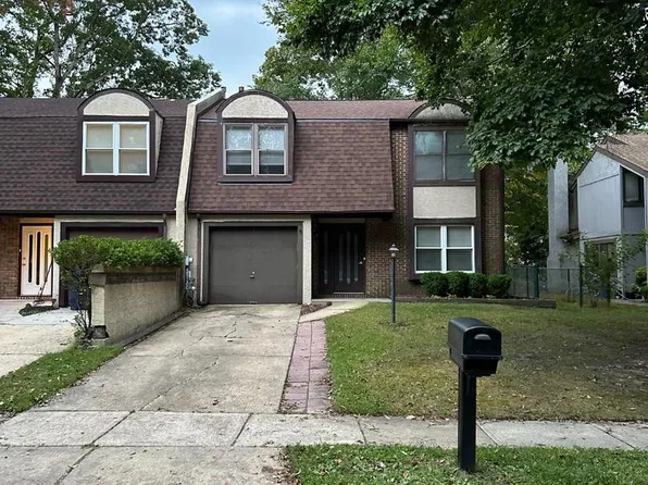 4 Goshawk Ct, Voorhees, NJ 08043