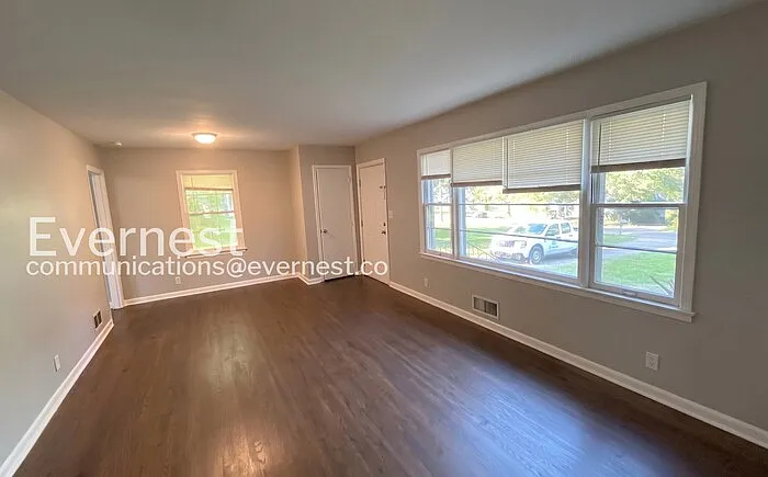 2348 2nd St NE — Photo 3