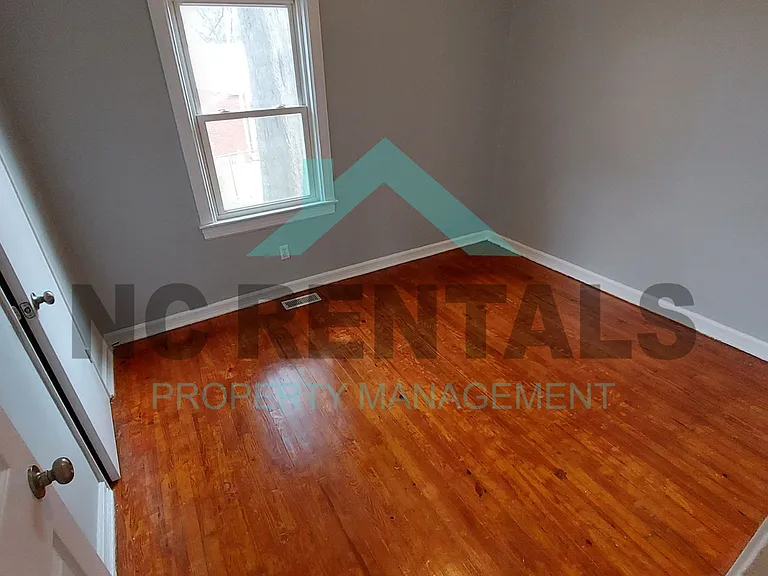 1410 Maple St — Photo 11