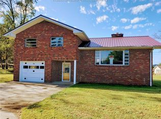 286 Foster St, Mason, WV 25260