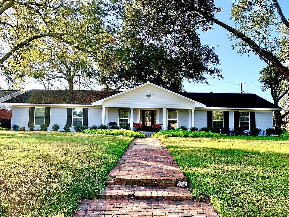1st image of 3795 Kenwood Dr