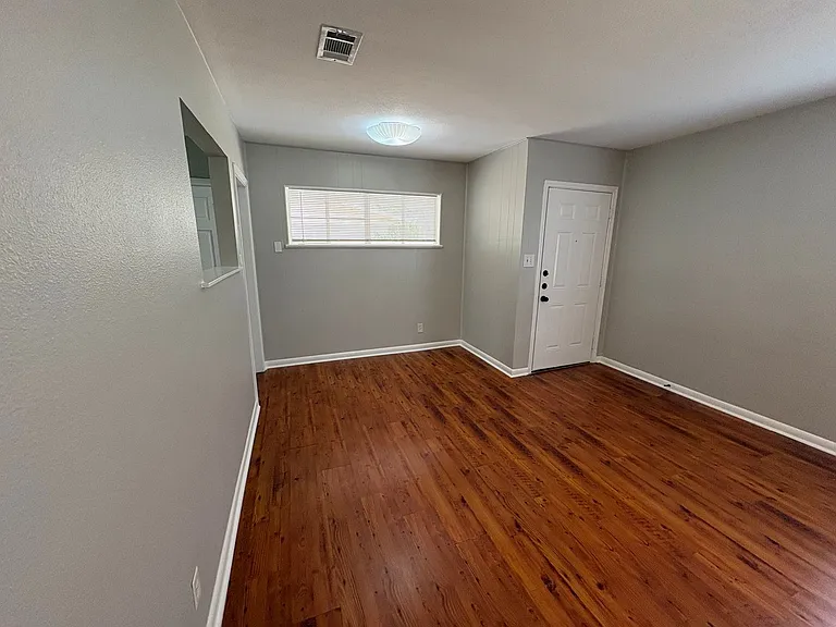 1307 Corona Dr — Photo 7