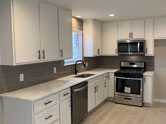 100% NEW KITCHEN - CABINETS - STAINLESS STEEL APPLIANCES