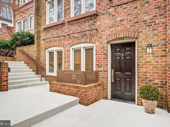 1238 Eton Ct NW #T17, Washington, DC 20007