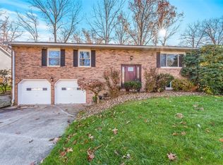 2290 Avalon Dr, Hermitage, PA 16148