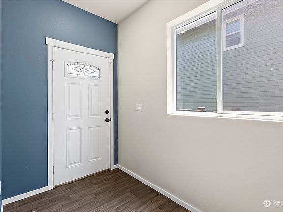 5th image of 335 Briar Ln. S