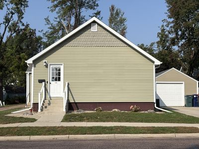 416 Boston Ave NE, Orange City, IA, 51041