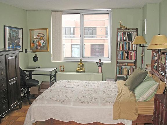 5th image of 345 E 93rd St APT 30A