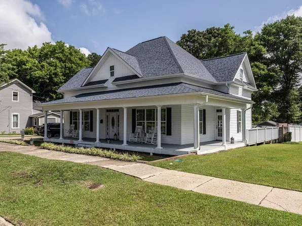 212 W Church St, Benson, NC 27504