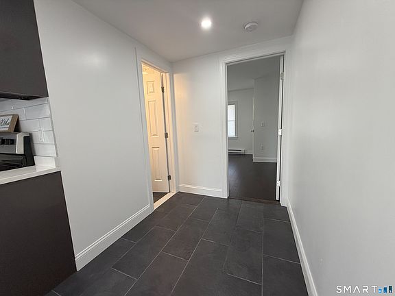 3rd image of 25 Brewer St Unit 3