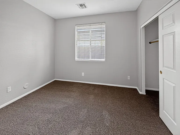 2421 W Ellis St — Photo 44