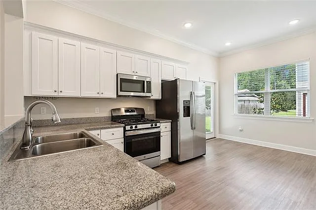 1033 Linda Lou Ln — Photo 4