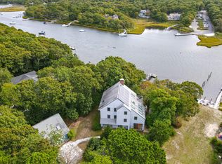362 Monomoscoy Rd, Mashpee, MA 02649