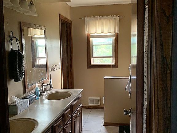 2nd floor bath double sinks 