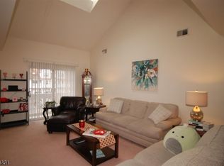 127 Autumn Ct, Ledgewood, NJ