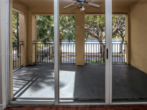 2442 Centergate Dr APT 202, Hollywood, FL 33025