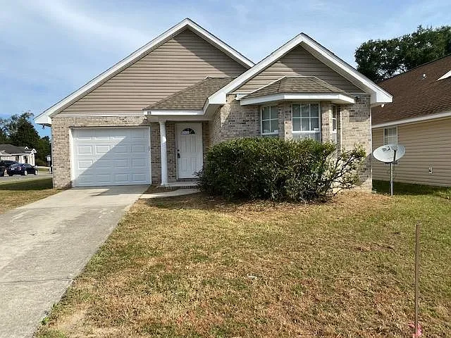 3 bed, 1470 sqft, $1,800 — Photo 1