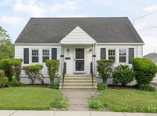 25 Collins St, Stratford, CT 06614