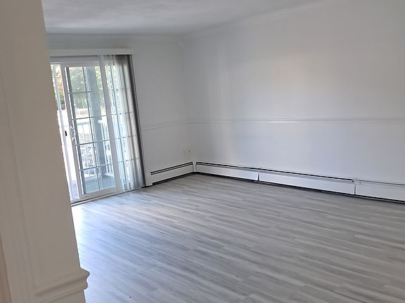 4th image of 521 Smithfield Rd #206